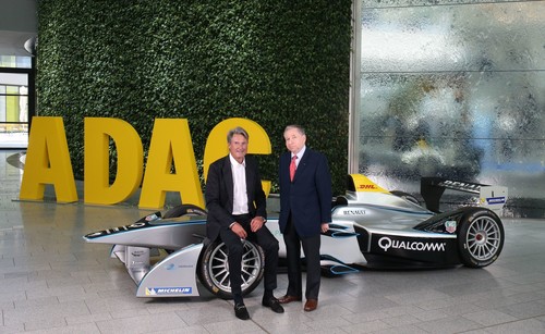 FIA-Präsident Jean Todt und Hermann Tomczyk (li.) in der ADAC-Zentrale in München.