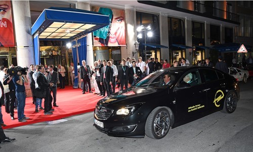 Filmfest München: Die Stars werden unter anderem im Opel Insignia zum Roten Teppich gefahren.