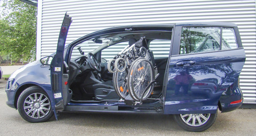 Ford B-Max mit Lösungen von Kadomo für Menschen mit Mobilitätseinschränkungen.