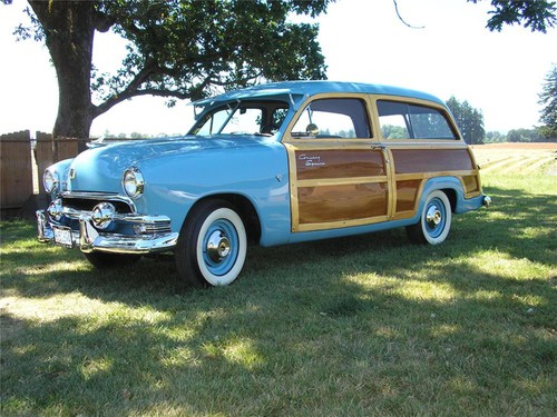 Ford Country Squire Woody Station Wagon (1951).