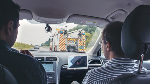 Ford entwickelt ein System, das Autofahrer beim frühzeitigen Lokalisieren von Einsatzfahrzeugen hilft.