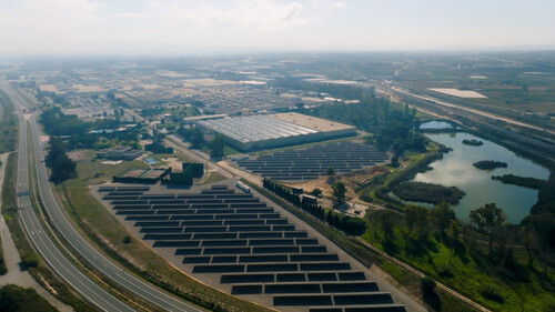 Ford errichtet im spanischen Werk Valencia eine großflächige Photovoltaikanlage.