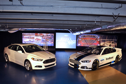 Ford Fusion (Mondeo) und die Nascar-Rennversion.