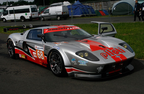 Ford GT (2004–2006).