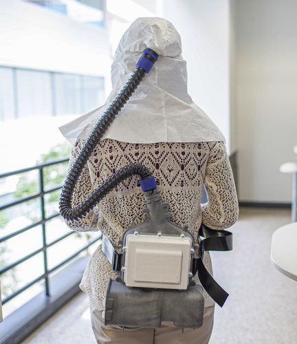 Ford hat an der Entwicklung eines Luftreinigungs-Atemschutzgerätes mitgearbeitet, dass für die Behandlung von Corona-Patienten eine Zufuhr von 99,97 Prozent gefilterter Luft für bis zu acht Stunden bietet.