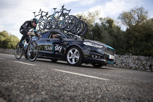 Ford ist exklusiver Fahrzeuglieferant der britischen Radrennsport-Mannschaft „Team Sky“.