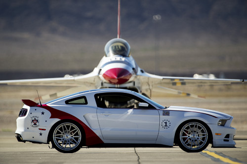 Ford Mustang GT „U.S. Air Force Thunderbirds Edition 2014”.