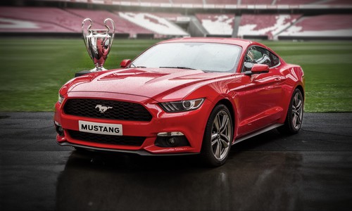 Ford Mustang im Lissaboner Stadion.