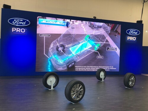 Ford stellt auf der Messe „polisMobility“ seinen Service Pro für Flottenkunden und den E-Transit vor.
