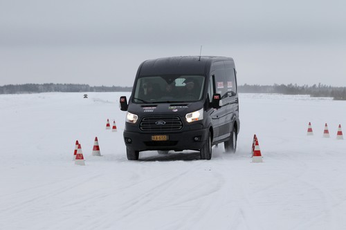 Ford Transit beim „Arctic Van Test 2014“. 