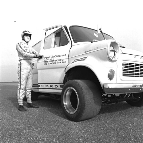 Ford Transit Supervan (1971).