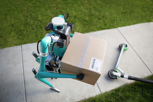 Ford und Agility Robotics erproben einen zweibeinigen Lieferroboter für autonom fahrende Autos.