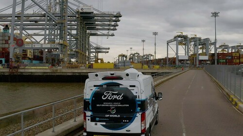 Ford und die Londoner Hafengesellschaft DP World London Gateway haben den Nutzen von autonom fahrenden Transportern auf großflächigen Betriebsgeländen getestet.