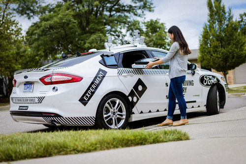Ford und Domino's erproben erstmals die Pizza-Auslieferung in autonom fahrenden Autos.