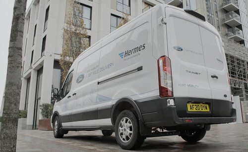 Ford und Hermes erproben in London die Kombination von Lieferfahrzeugen und Fußgängerkurieren.