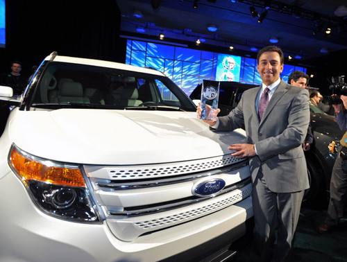 Fords Amerika-Chef Mark Fields nahm die Auszeichnung „Truck of the Year“ entgegen.