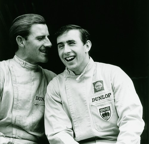Formel 1 Weltmeister Graham Hill und Jackie Stewart auf Dunlop.