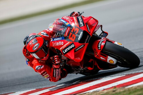 Francesco (Pecco) Bagnaia auf Ducati bei Moto-GP-Testfahrten in Sepang.