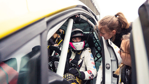 Frauen-Rennteam von „Giti Tire Motorsport by WS Racing“.