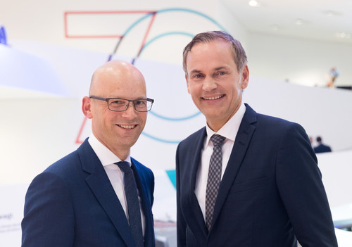 Freuen sich auf die Partnerschaft: Oliver Blume, Vorstandsvorsitzender von Porsche (links), und Hugo-Boss-CEO Mark Langer.