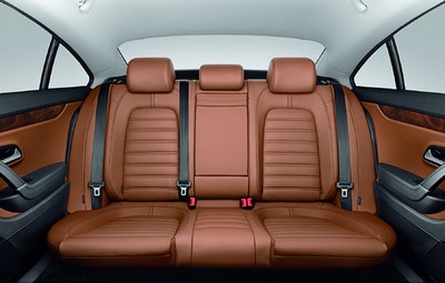 Für den Passat CC bietet Volkswagen optional eine Sitzbank mit drei Plätzen an.