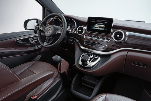 Für Menschen mit Handicap: Mercedes-Benz mit Multifunktionsdrehknopf „MFD Touch“ und Handbediengerät „Easy Speed“.