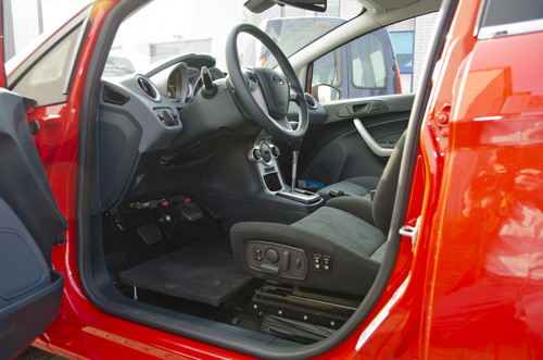 Für Menschen mit Mobilitätseinschränkungen: Ford Fiesta der Reha Group Automotive.