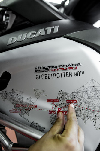 Geplante Weltumrundung mit einer Ducati Multistrada 1200 Enduro aus Anlass des 90-jährigen Firmenbestehens.