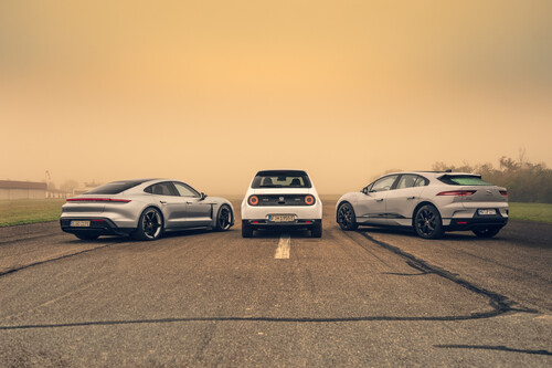 German Car of the Year: Die Sieger von links Jaguar I-Pace (2019), Honda e, Porsche Tycan (2020).
