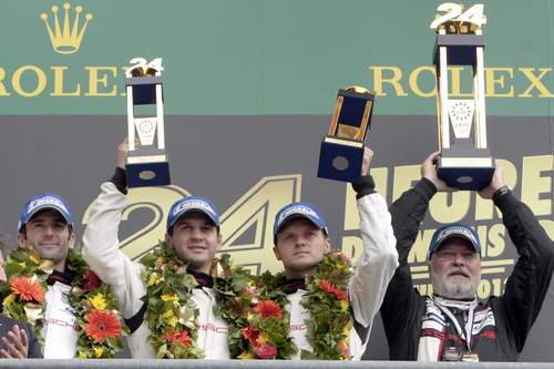 Gewannen im Porsche die Klasse GTE-Pro in Le Mans (von links): Romain Dumas, Richard Lietz, Marc Lieb und Olaf Manthey.