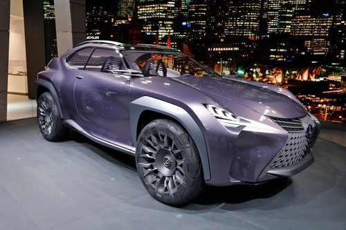 Goodyear-Konzeptreifen Urban Crossover auf dem Lexus UX-Konzept. 