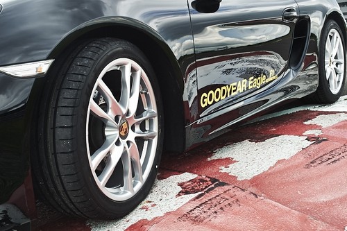 Goodyear-Reifen auf Porsche-Fahrzeugen.
