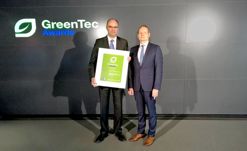 Greentec-Award 2016: Dr. Roland Welter, Leiter Produktlinie Gesamtsystem Kupplungen bei Schaeffler, und Matthias Krähling vom Verband der Automobilindustrie (VDA) und Pate für die Kategorie Automobilität.