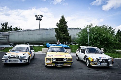 GSI von Opel gestern und heute: Im Hintergrund Weltmeister Andre Lange und seine Bobbahn.