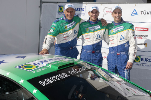 Hans-Joachim, Johannes und Ferdinand Stuck (v.l.) und ihr Reiter-Lamborghini Gallardo.