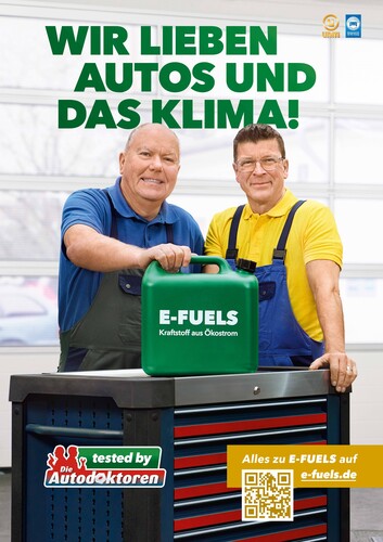 Hans-Jürgen Faul (l.) und Holger Parsch, besser bekannt als „Die Autodoktoren“, sind die prominenten Gesichter einer Kampagne von Uniti und ZDK für die Einführung grünstrombasierter, synthetischer Kraftstoffe.