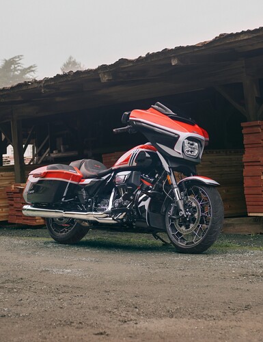 Harley-Davidson CVO Street Glide.