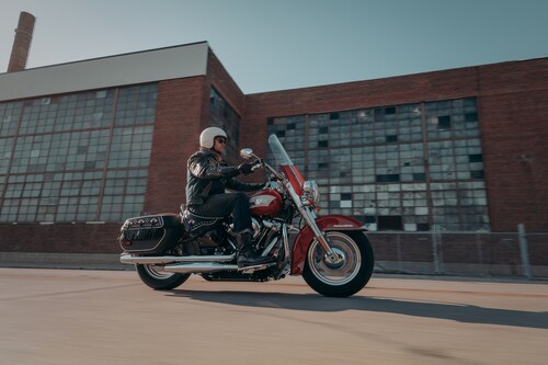 Harley-Davidson Hydra-Glide Revival.