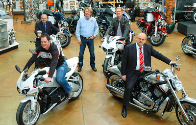 Harley-Davidson spendete der Bundesfachschule für Zweiradtechnik in Frankfurt vier Motorräder.