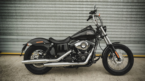 Harley-Davidson Street Bob Custom.