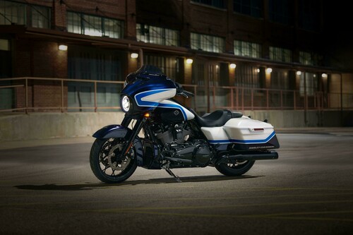 Harley-Davidson Street Glide Special Arctic Blast.