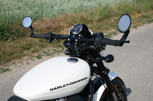 Harley-Davidson Street Rod.