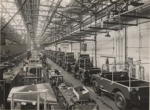 Historische Aufnahme: Produktion des Land Rover in Solihull.
