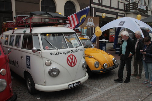 HO17: Käfer und VW T1 aus Malaysia.
