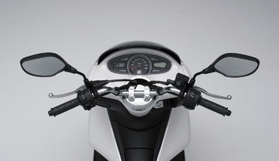 Honda PCX Motorroller mit Leerlaufabschaltung.