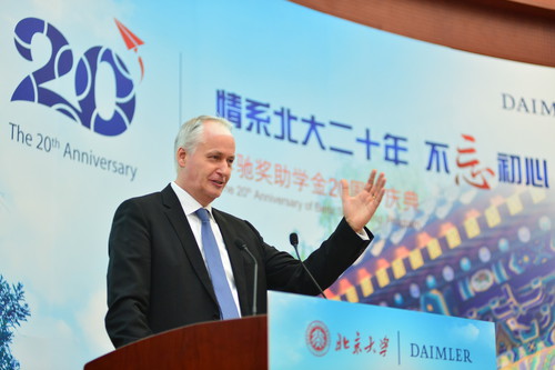 Hubertus Troska, Vorstandsmitglied der Daimler AG verantwortlich für China, bei den Feierlichkeiten zum 20-jährigen Bestehen des Stipendienprogramms. 