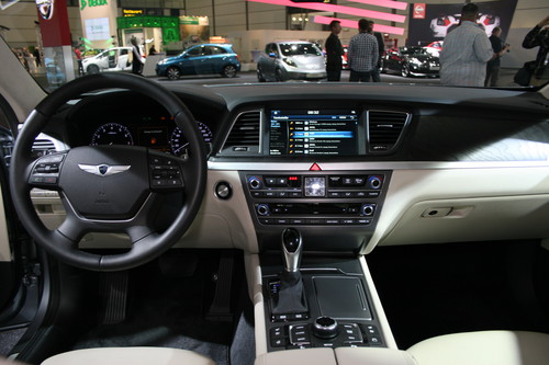 Hyundai Genesis Sportlimousine.
