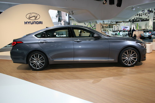 Hyundai Genesis Sportlimousine.