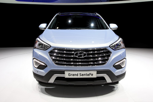 Hyundai Grand Santa Fe.