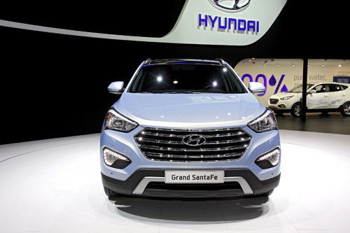 Hyundai Grand Santa Fe.